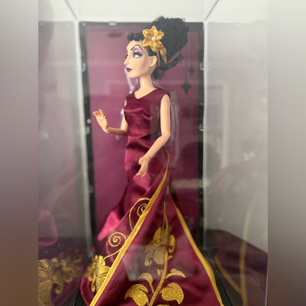 Disney Store Villains Designer Collection Mother Gothel Doll [Trendy Terror] - Picture 8 of 15
